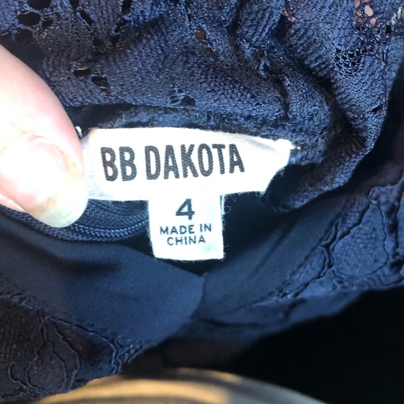 ⭕️ PRICE FIRM BB Dakota Size 4 Janelle Navy Blue Lace Sleeveless Dress - Picture 6 of 7